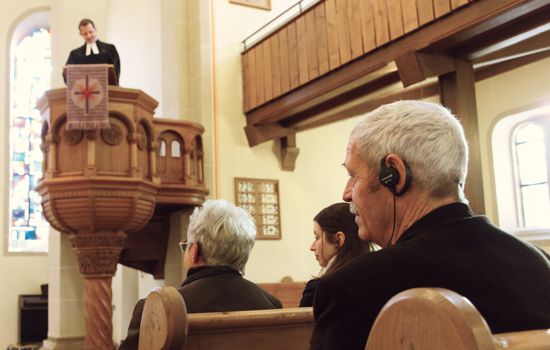 Kerkbezoek met assistief luisteren